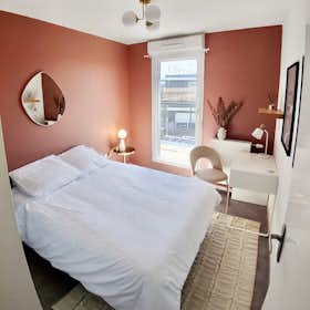 Private room for rent for €520 per month in Bordeaux, Cours de Québec