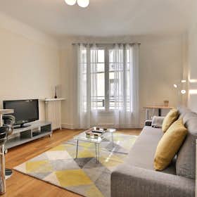 Apartment for rent for €1,908 per month in Paris, Rue Raffet