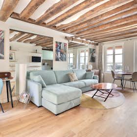 Studio for rent for €2,068 per month in Paris, Rue Saint-Honoré