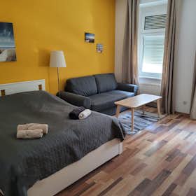 Apartment for rent for €1,600 per month in Vienna, Leopoldauer Straße