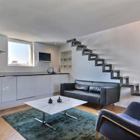 Apartment for rent for €2,678 per month in Paris, Rue d'Hauteville