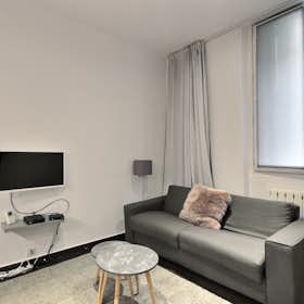 Studio for rent for €1,691 per month in Paris, Rue Saint-Philippe du Roule