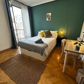 Private room for rent for €725 per month in Madrid, Calle de la Victoria