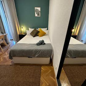 Private room for rent for €670 per month in Madrid, Calle de la Victoria