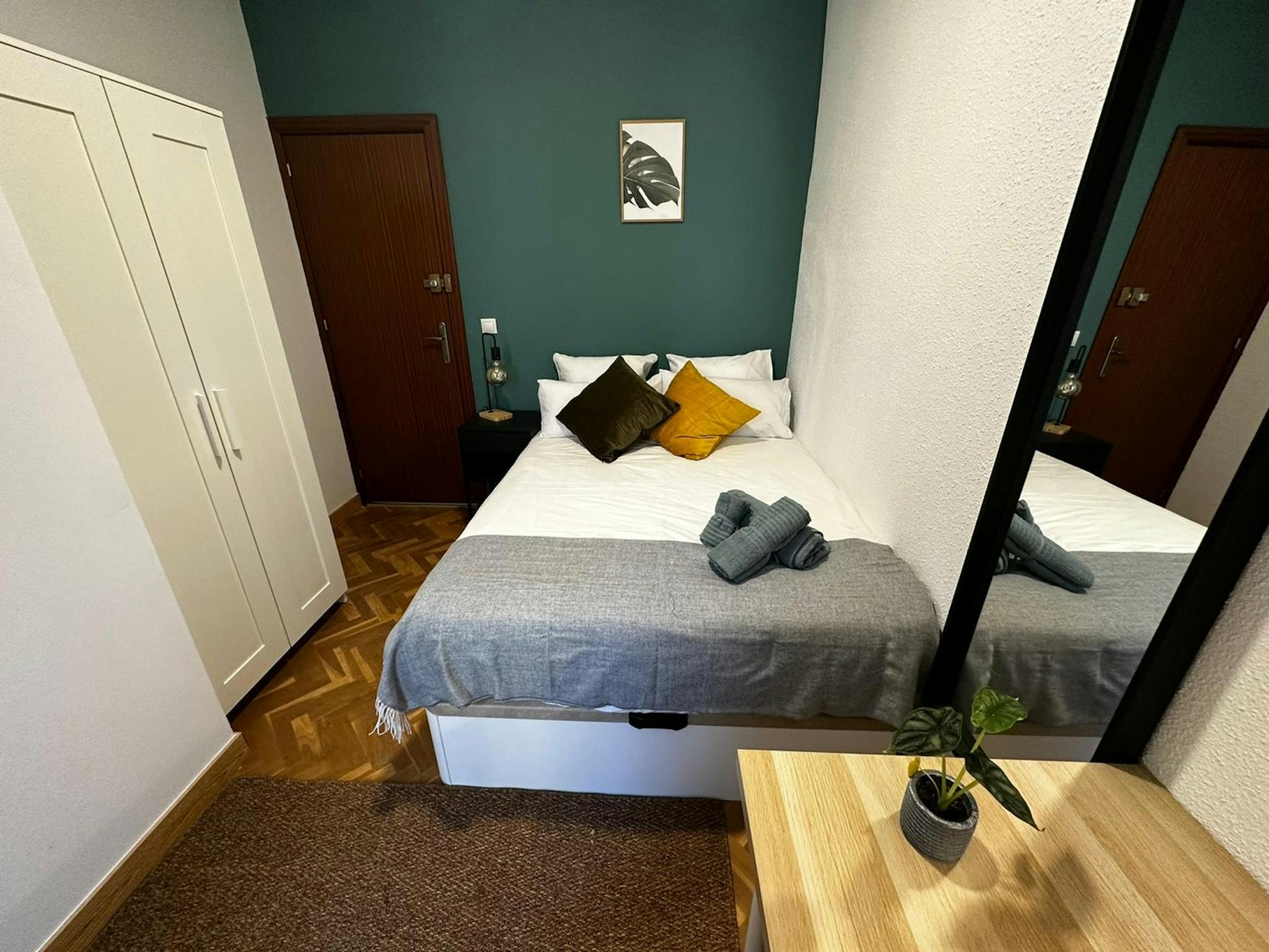 Calle de la Victoria, Madrid preview