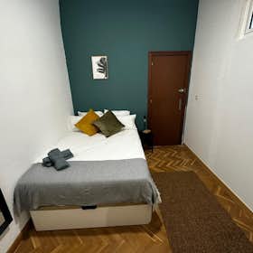 Private room for rent for €535 per month in Madrid, Calle de la Victoria