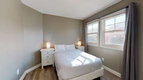 Отдельная комната сдается в аренду за $987 в месяц в Los Angeles, W 12th St