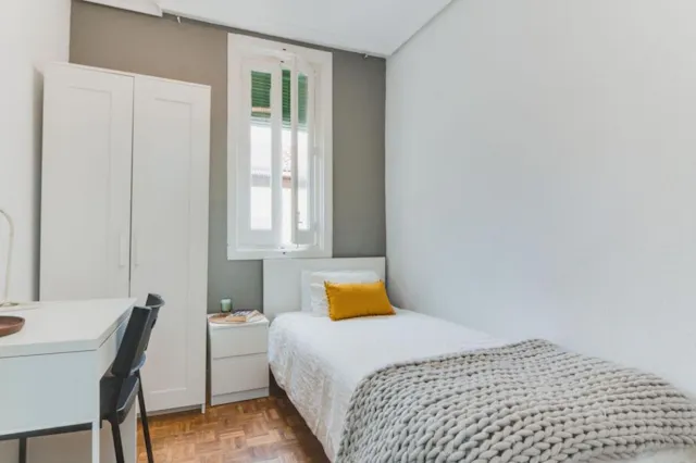 Private room in Calle Hermosilla, Madrid (1412743) room image 1