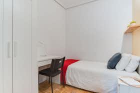 Cameră privată de închiriat pentru 360 EUR pe lună în Madrid, Calle Hermosilla