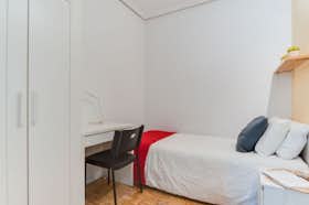 Отдельная комната сдается в аренду за 360 € в месяц в Madrid, Calle Hermosilla
