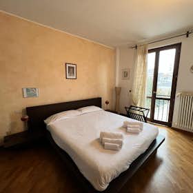Lägenhet att hyra för 1 300 € i månaden i Varese, Via Magenta