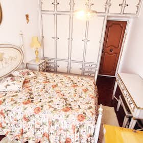 Private room for rent for €450 per month in Almada, Rua Pedro Nunes