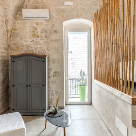 Apartment for rent for €1,136 per month in Ceglie Messapica, Vico 1 Murigini