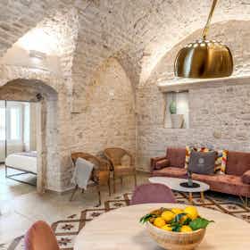 Appartement te huur voor € 1.240 per maand in Ceglie Messapica, Vico 1 Murigini
