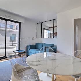 Apartment for rent for €1,960 per month in Levallois-Perret, Rue Jules Guesde