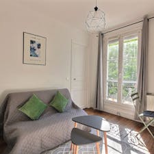 Apartment for rent for €1,293 per month in Paris, Rue de Madagascar