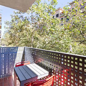 Apartment for rent for €1,990 per month in Barcelona, Avinguda de Gaudí