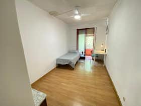 Private room for rent for €320 per month in Madrid, Calle del Cabo Machichaco