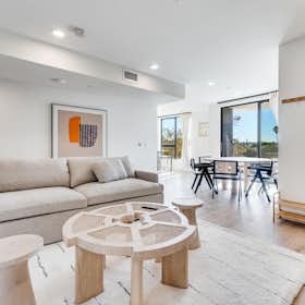 Отдельная комната сдается в аренду за $1,704 в месяц в Los Angeles, S Centinela Ave