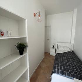 Pokój prywatny do wynajęcia za 425 € miesięcznie w mieście Bari, Via Gian Giuseppe Carulli