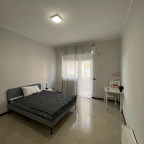Private room for rent for €470 per month in Bari, Via Brennero
