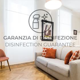 Apartment for rent for €2,550 per month in Milan, Via della Moscova