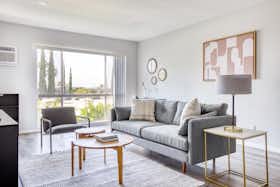 Appartamento in affitto a $3,564 al mese a Los Angeles, N Martel Ave