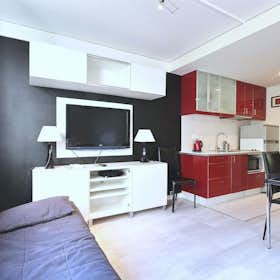 Apartment for rent for €1,567 per month in Paris, Rue d'Oradour-sur-Glane