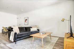Квартира сдается в аренду за $2,300 в месяц в Los Angeles, N Highland Ave