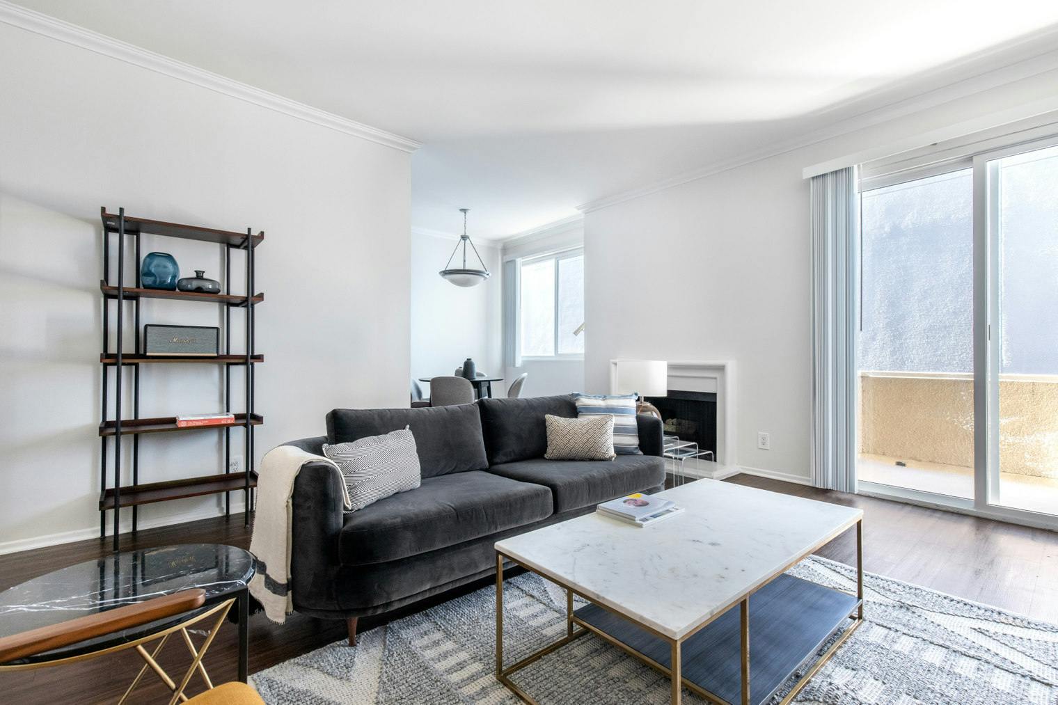 Квартира за оренду для $5,108 на місяць у Beverly Hills, Arnaz Drive