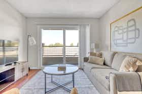 Apartamento para alugar por $2,417 por mês em Woodland Hills, Glade Ave