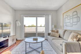Lägenhet att hyra för $4,379 i månaden i Woodland Hills, Glade Ave