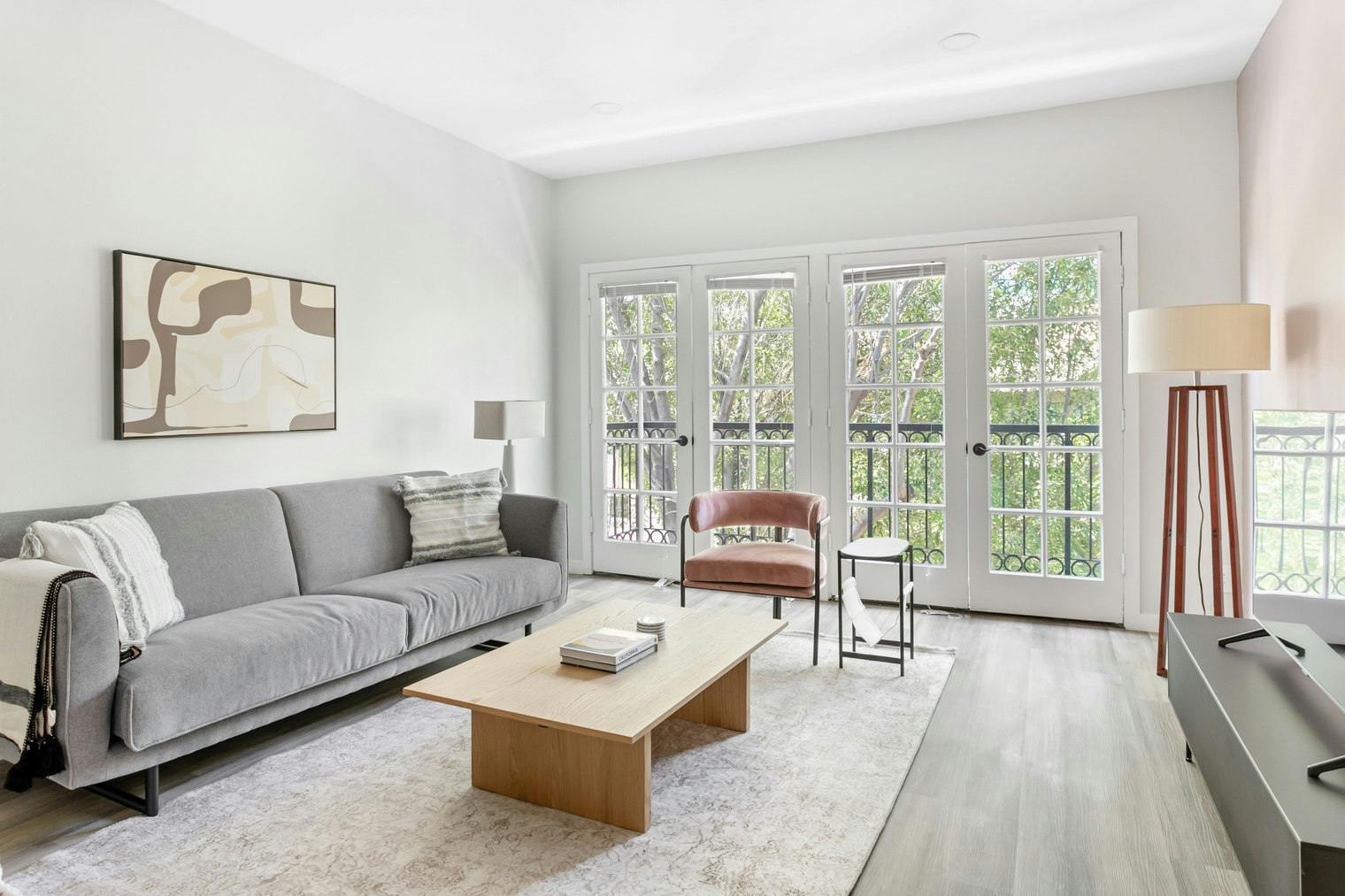 Apartment for rent for $6,290 per month in Los Angeles, South Bentley Avenue