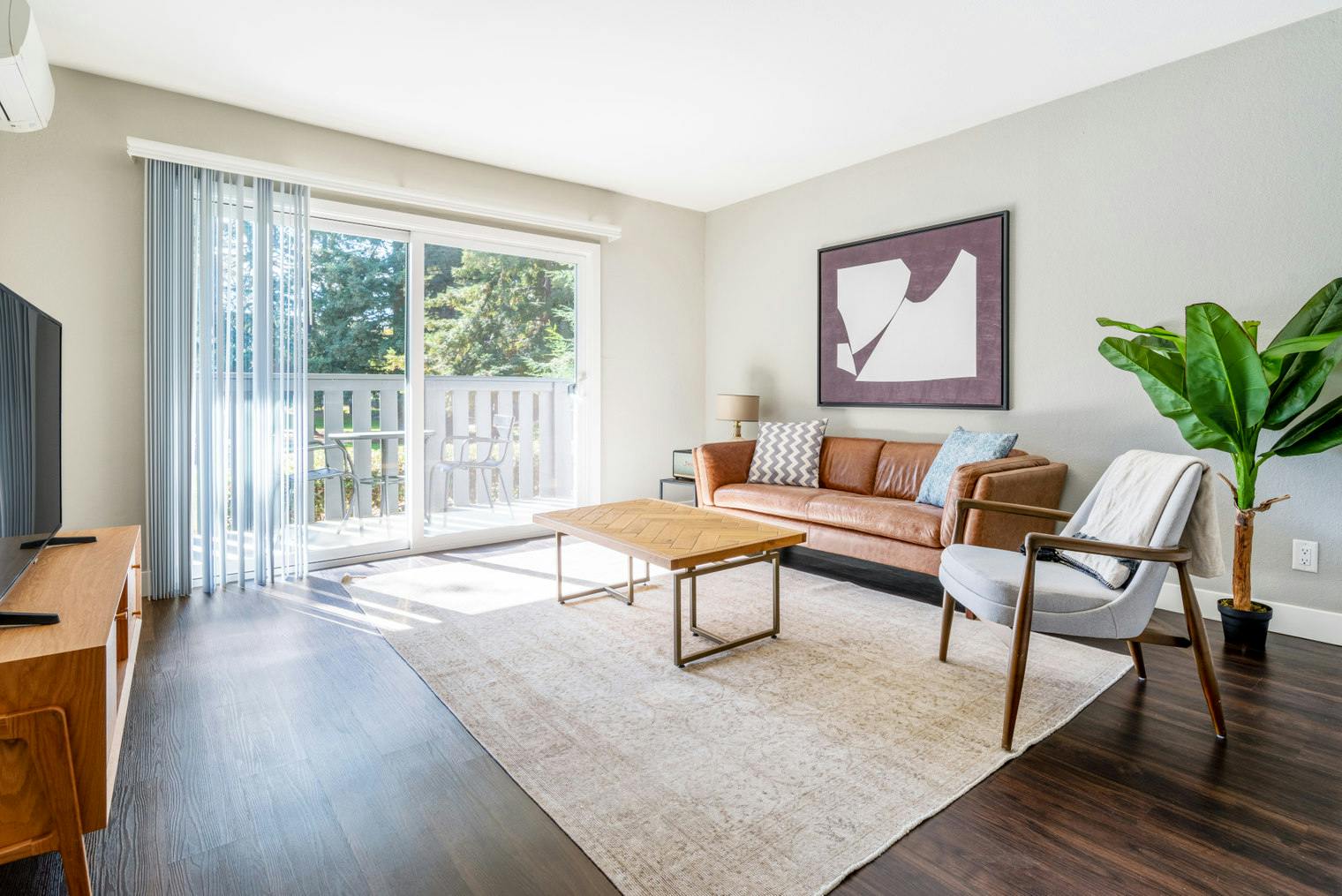 公寓 正在以 $4,227 的月租出租，其位于 Sunnyvale, South Fair Oaks Avenue