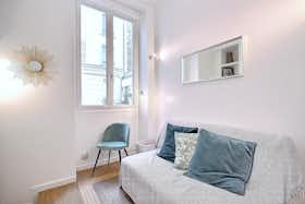 Apartment for rent for €1,774 per month in Paris, Rue Henri Barbusse