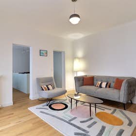 Apartment for rent for €2,862 per month in Paris, Rue Ternaux