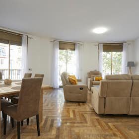 Apartment for rent for €2,500 per month in Barcelona, Carrer de Sant Pau