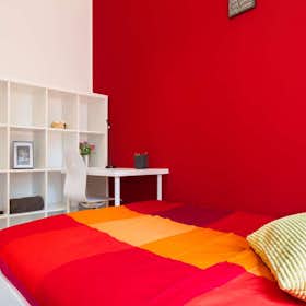 Private room for rent for €810 per month in Milan, Via Salvatore Barzilai