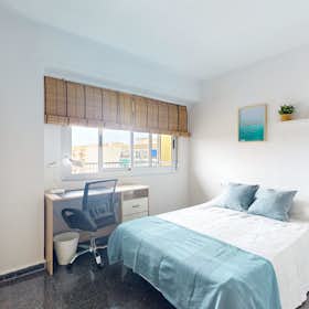 Private room for rent for €425 per month in Valencia, Avinguda del Port