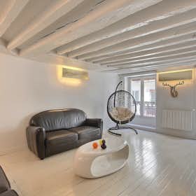Apartment for rent for €2,703 per month in Paris, Rue Mandar