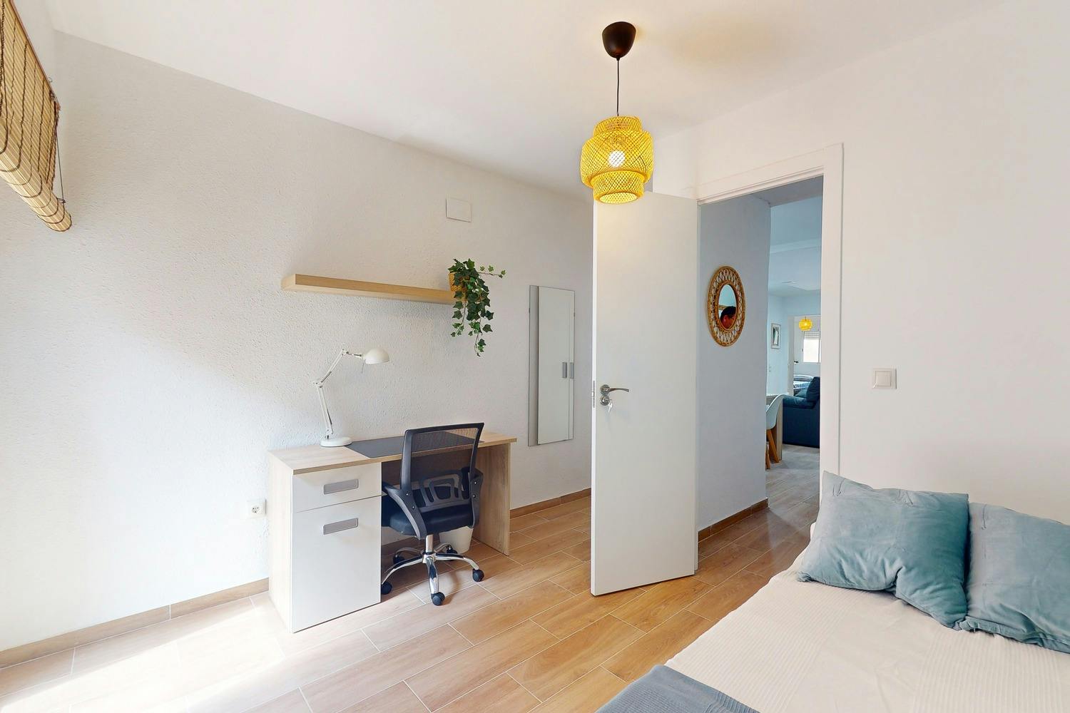 Private room for rent for €425 per month in Valencia, Carrer Pintor Zariñena