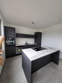 私人房间 正在以 €800 的月租出租，其位于 Waddinxveen, Cederhout