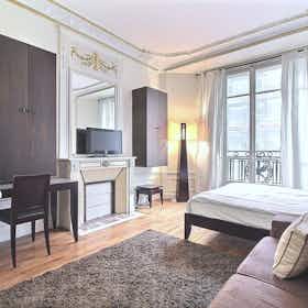 Studio for rent for €2,051 per month in Paris, Rue du Colonel Moll