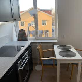 Студия сдается в аренду за 11 655 SEK в месяц в Bromma, Stora Ängby allé