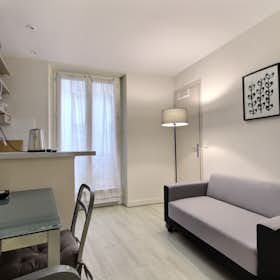 Wohnung zu mieten für 1.470 € pro Monat in Paris, Rue des Gravilliers
