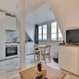 Studio for rent for €1,579 per month in Neuilly-sur-Seine, Boulevard des Sablons