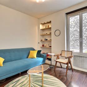 Studio for rent for €1,425 per month in Paris, Rue du Mont Cenis