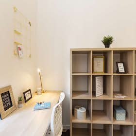 Private room for rent for €770 per month in Milan, Via Paolo Bassi