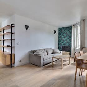 Apartment for rent for €2,332 per month in Paris, Cité du Midi