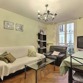 Studio for rent for €1,339 per month in Paris, Place Jussieu